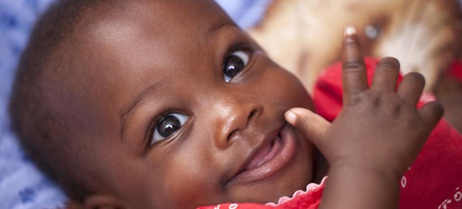 Bebê sorrindo.